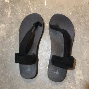 US 8 Sanuk Sandals